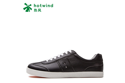 新款白色运动休闲鞋