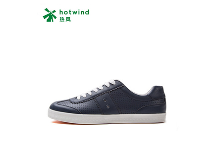 新款白色运动休闲鞋