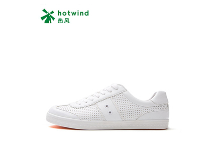 新款白色运动休闲鞋